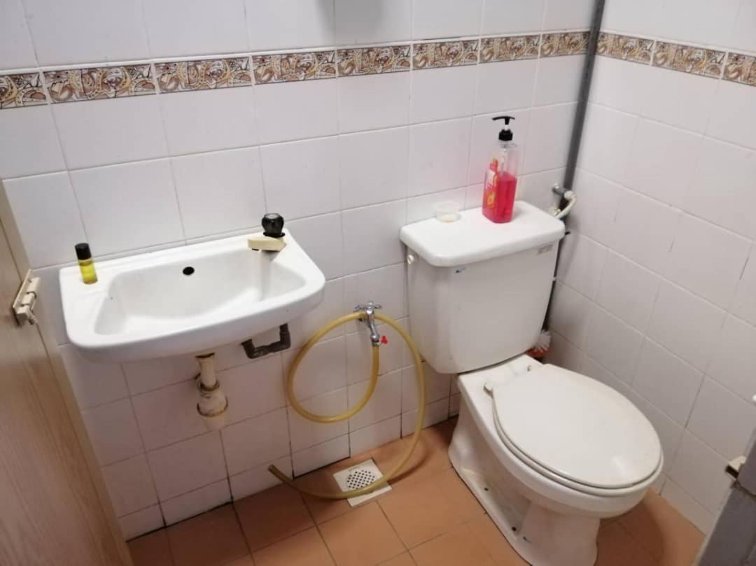 Homestay Perpaduan, Taman Bercham Raya Ulu Kinta Ipoh Perak Kampong Batu Lapan  Esterno foto