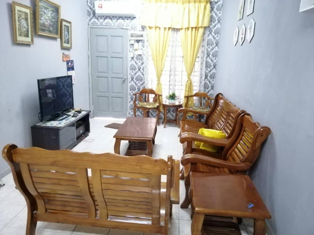 Homestay Perpaduan, Taman Bercham Raya Ulu Kinta Ipoh Perak Kampong Batu Lapan  Esterno foto